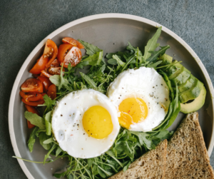 αυγά ποσέ ή βραστά ή ομελέτα brunch